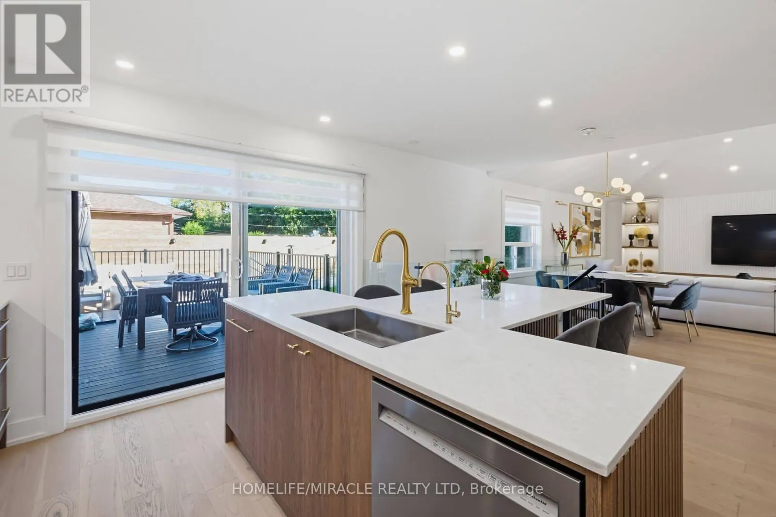 8 LAURELWOOD CRESCENT