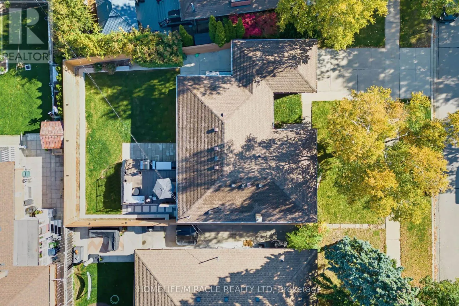 8 LAURELWOOD CRESCENT