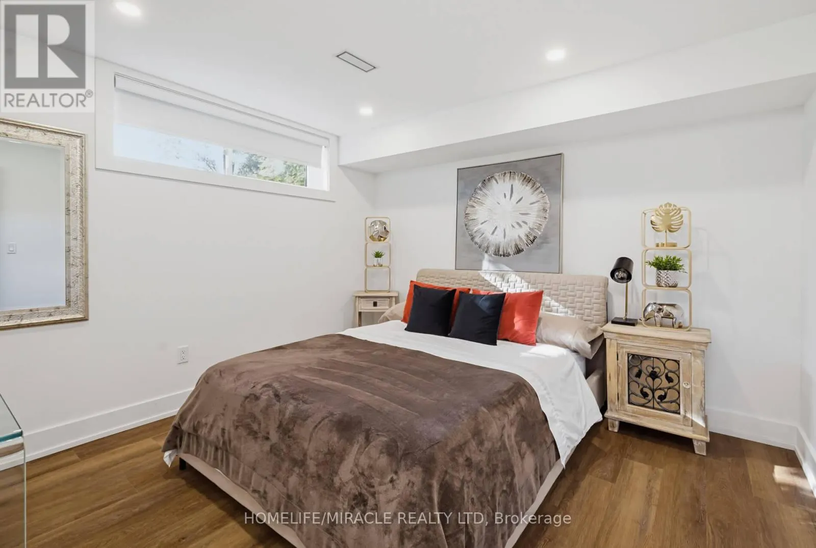 8 LAURELWOOD CRESCENT