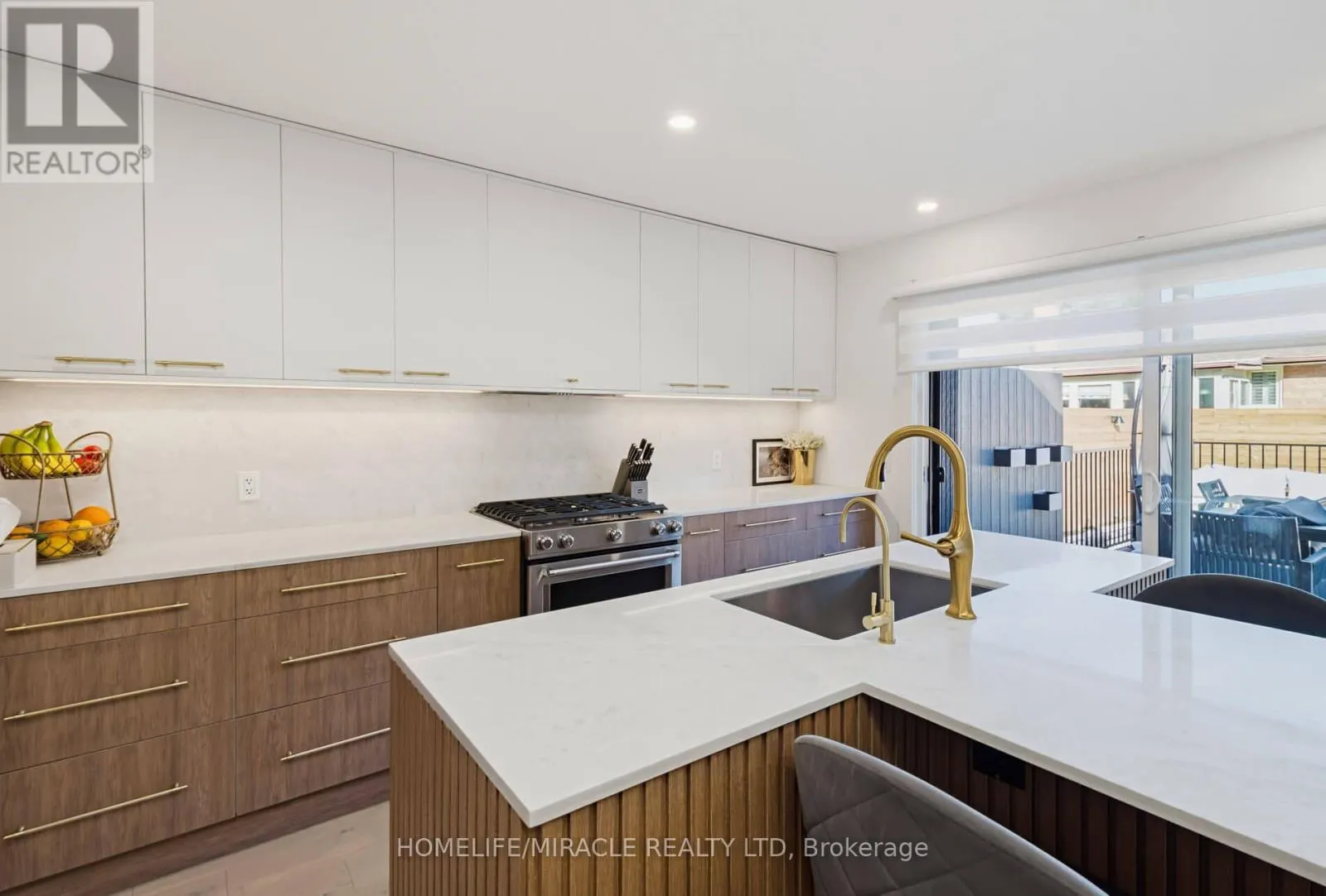 8 LAURELWOOD CRESCENT