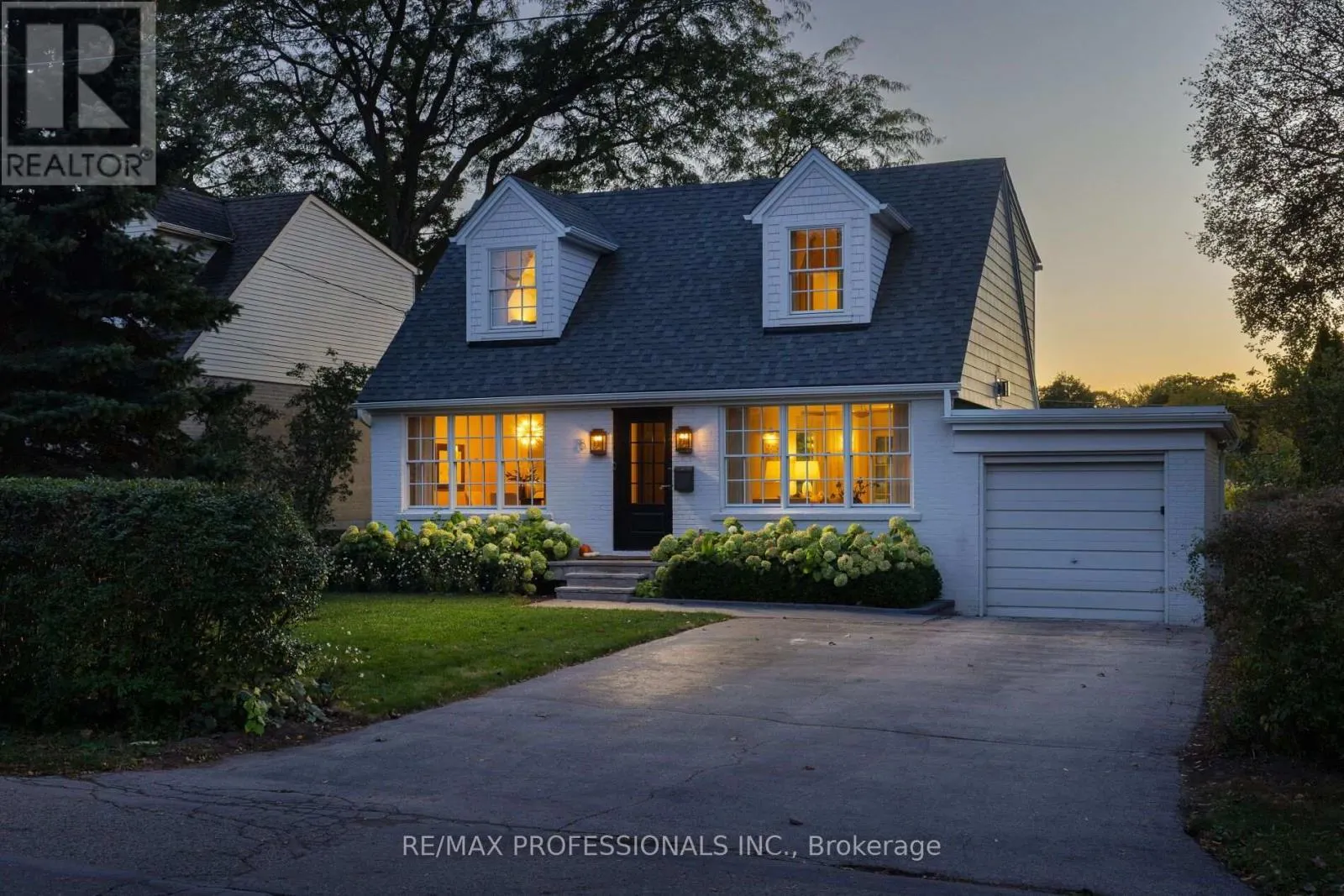 8 GLENN MURRAY DRIVE