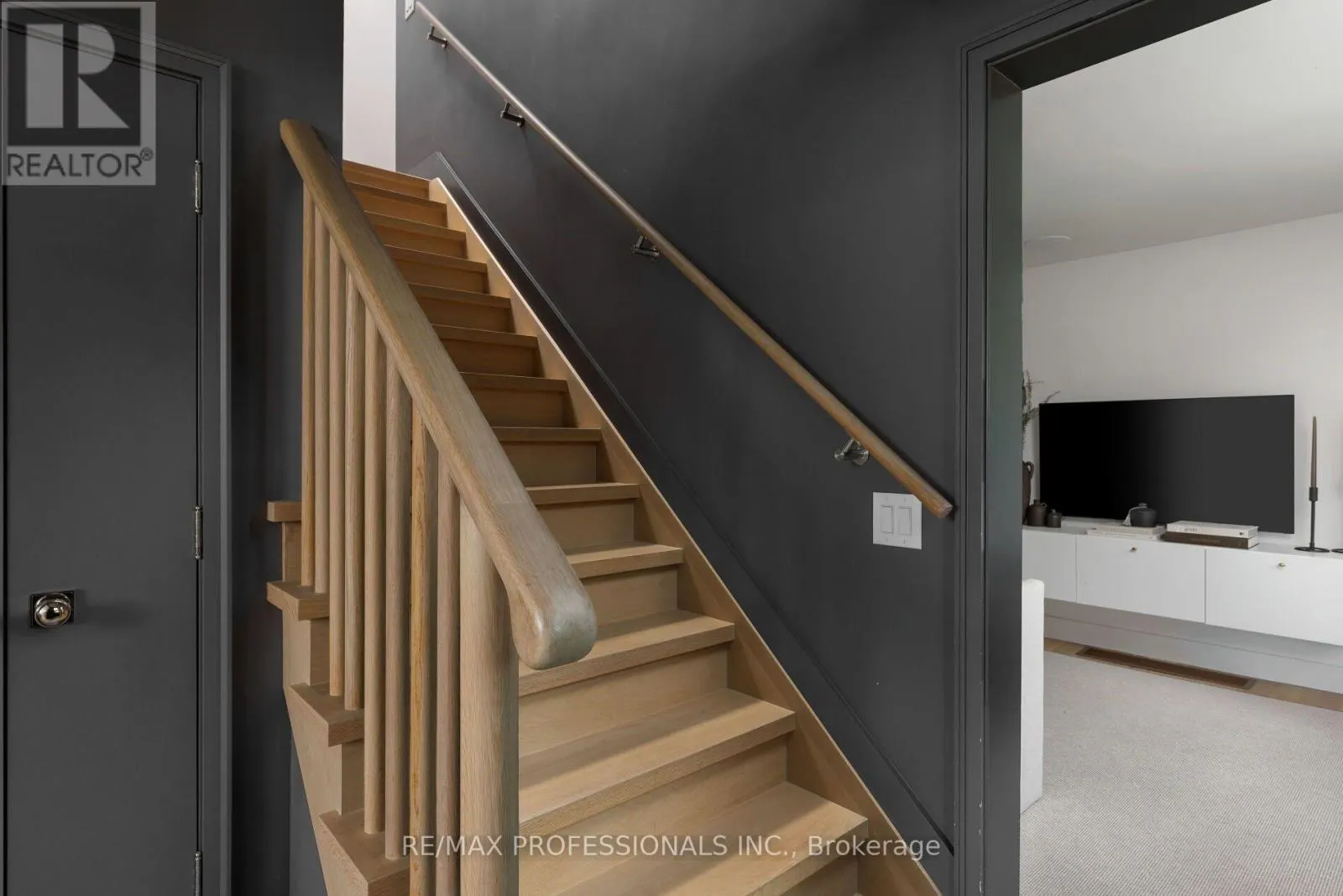 8 GLENN MURRAY DRIVE
