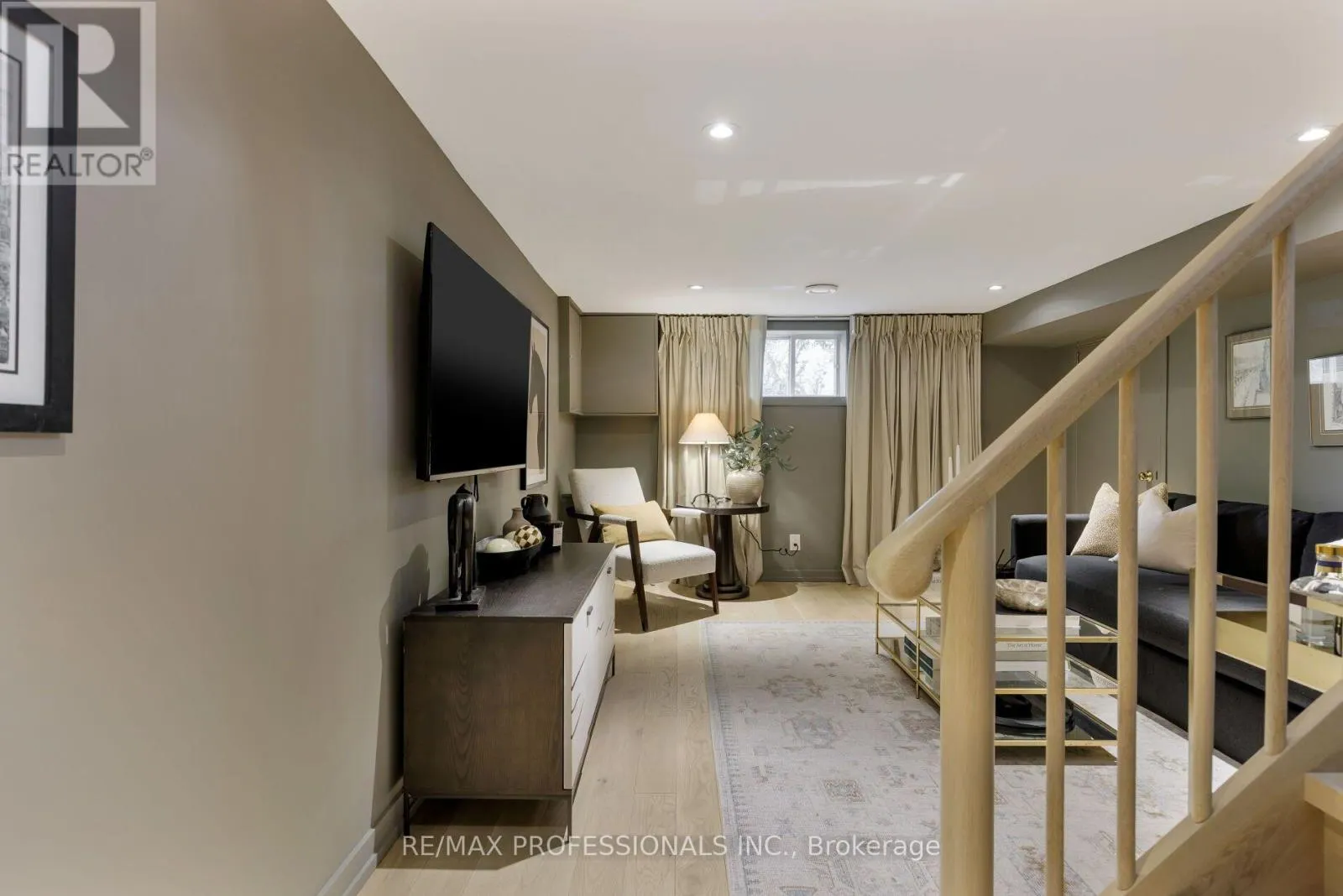 8 GLENN MURRAY DRIVE