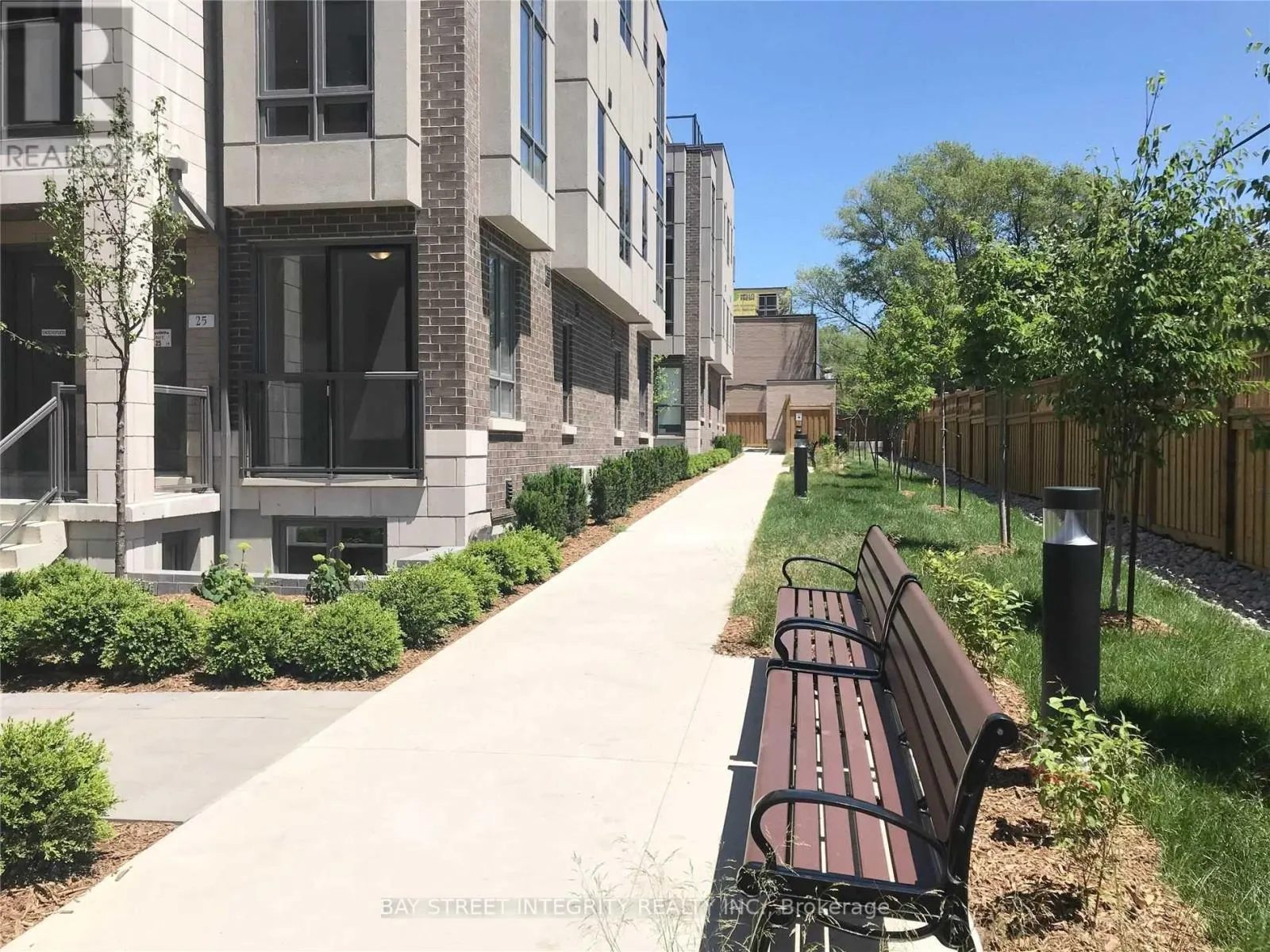 25 - 715 LAWRENCE AVENUE W