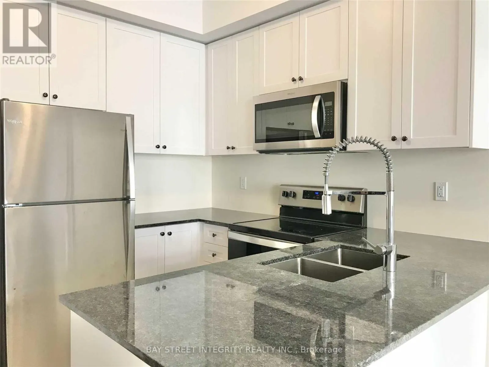 25 - 715 LAWRENCE AVENUE W