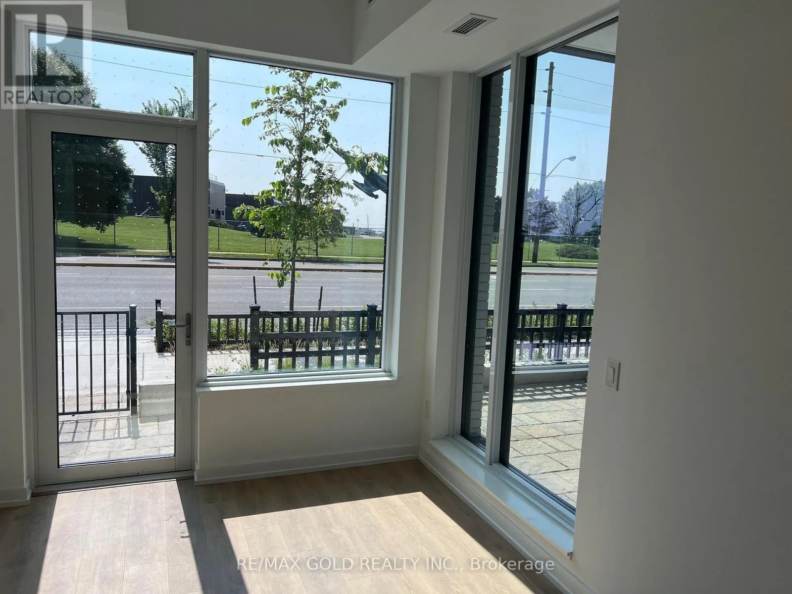110 - 1100 SHEPPARD AVENUE W