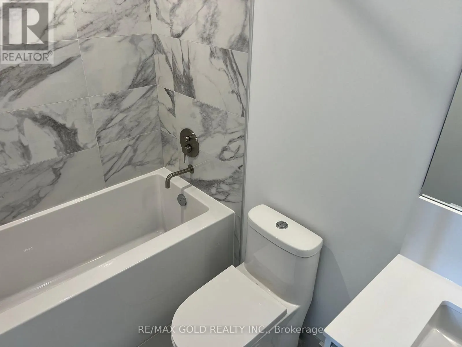 110 - 1100 SHEPPARD AVENUE W