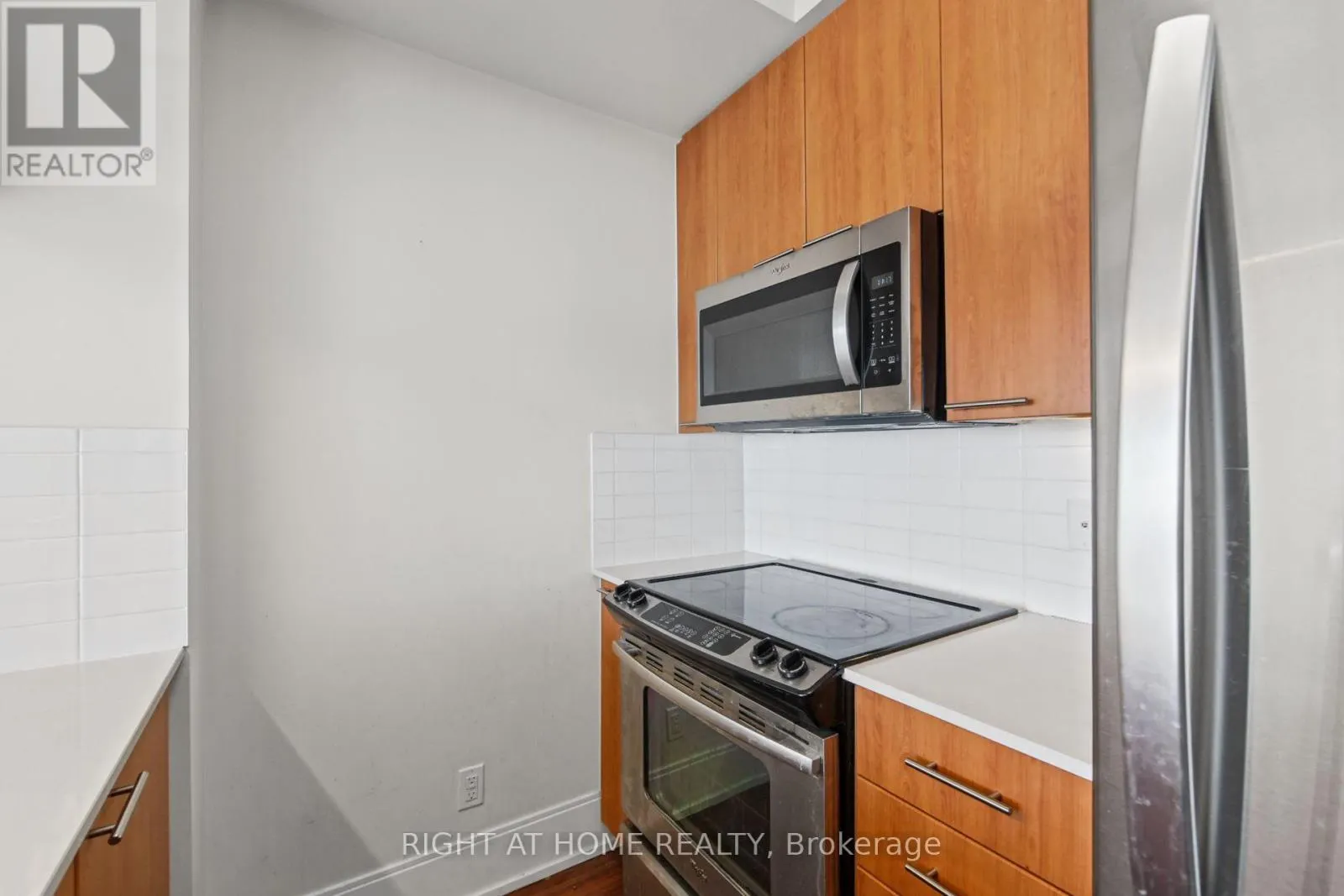 2301 - 15 VIKING LANE