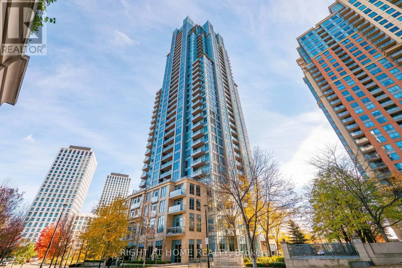 2301 - 15 VIKING LANE
