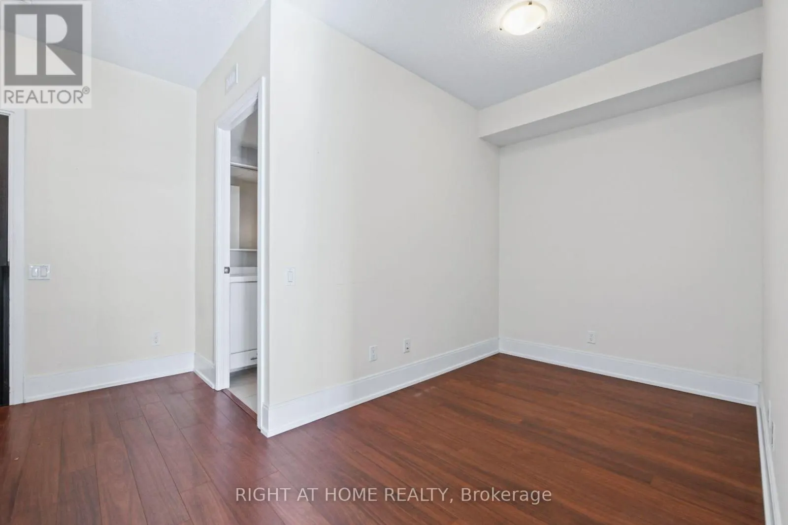 2301 - 15 VIKING LANE