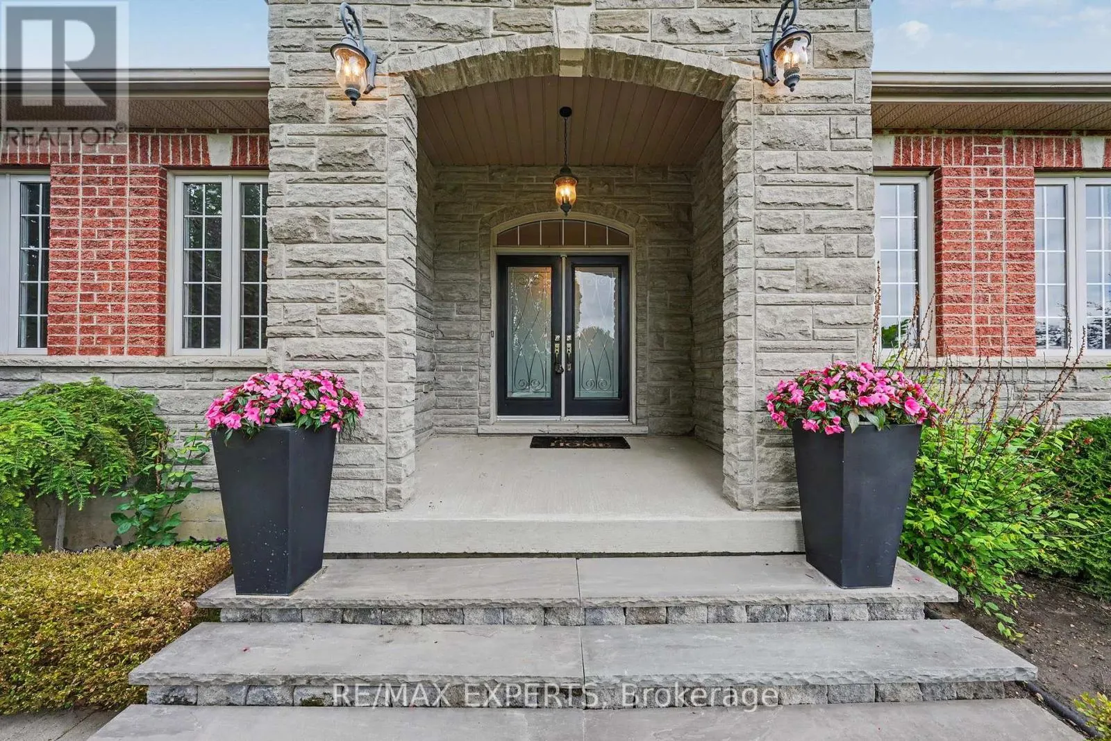 4 WOODLOT COURT