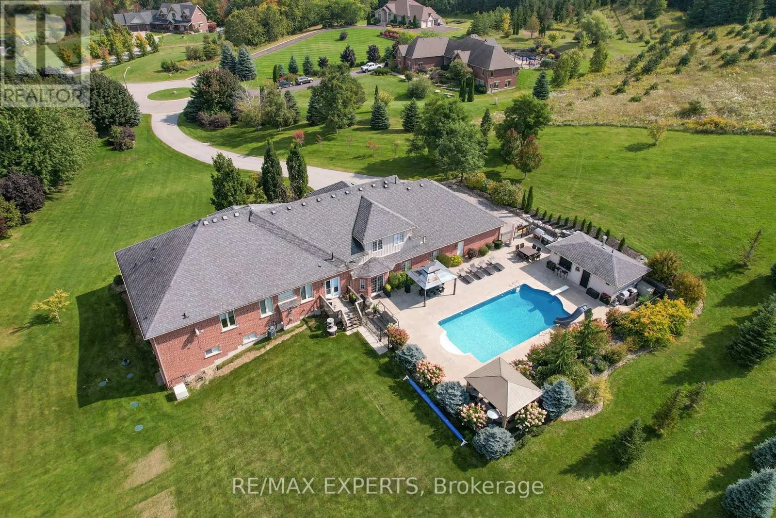4 WOODLOT COURT