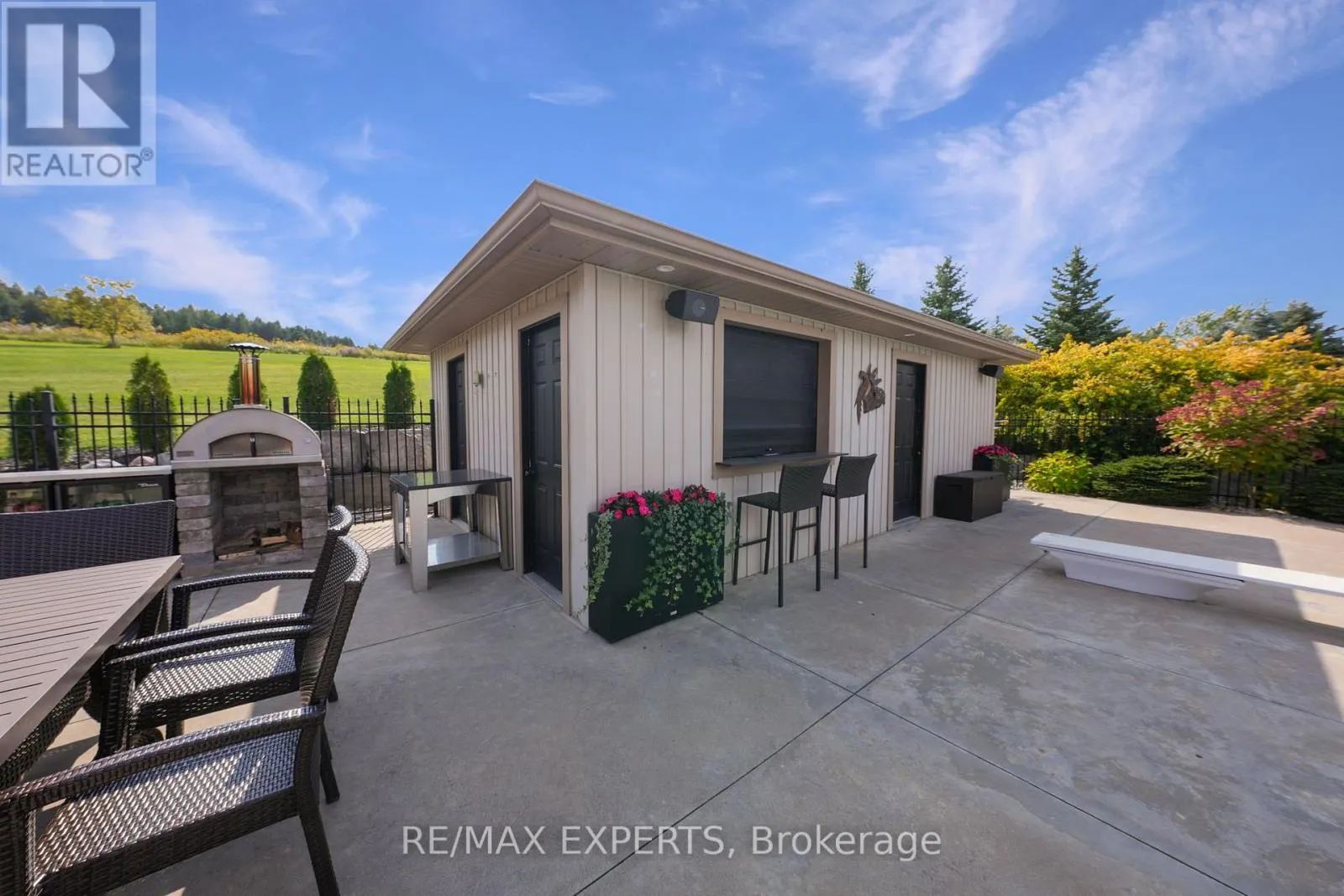 4 WOODLOT COURT