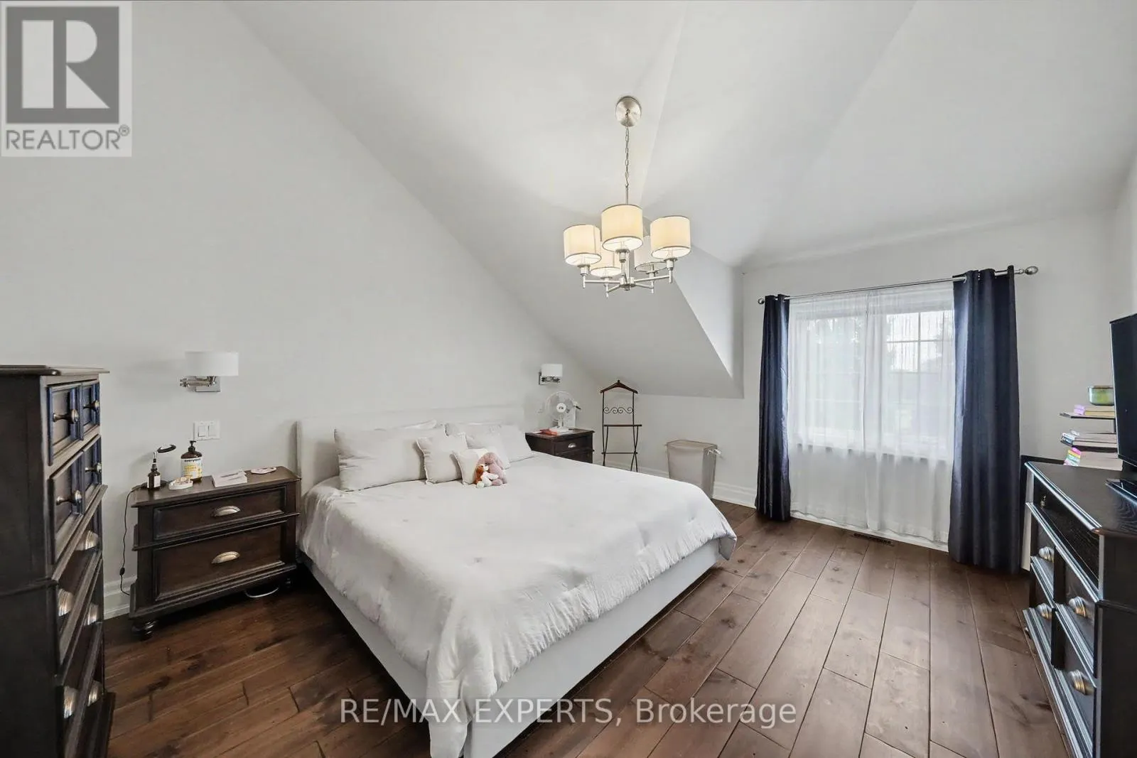 4 WOODLOT COURT