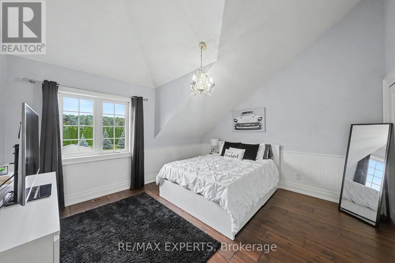 4 WOODLOT COURT