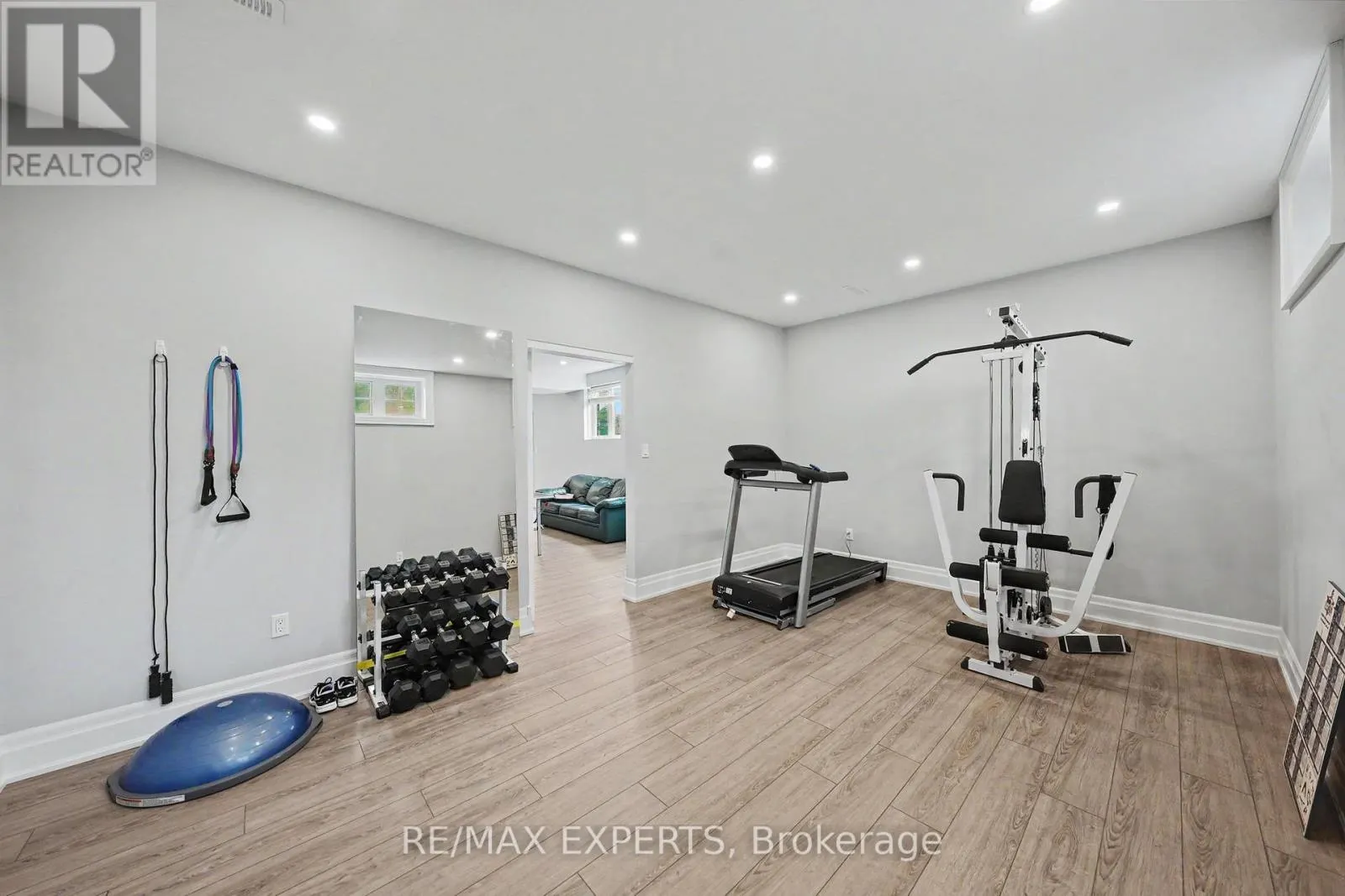 4 WOODLOT COURT