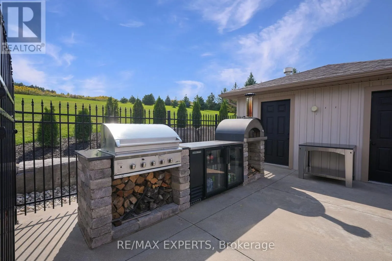 4 WOODLOT COURT