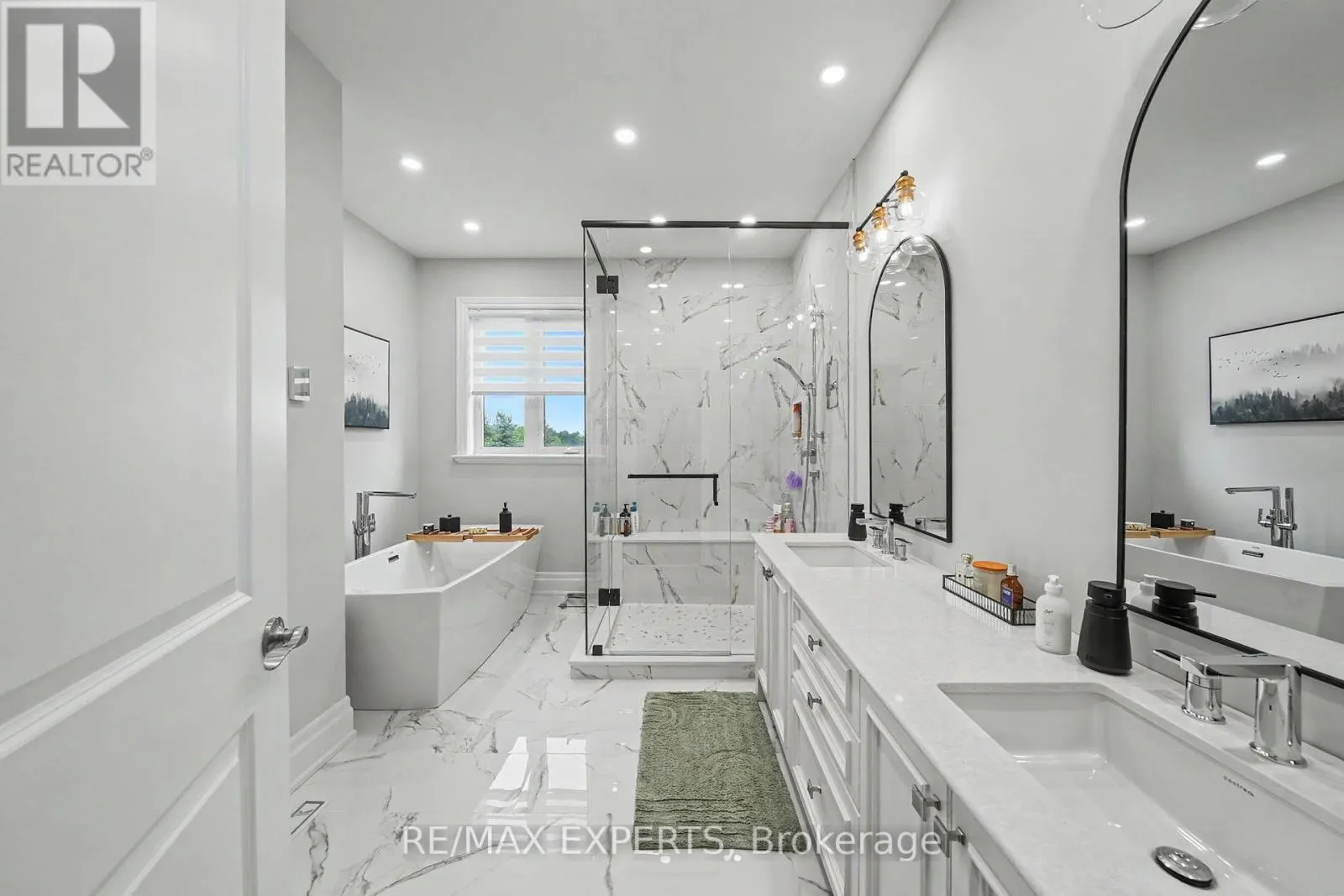 4 WOODLOT COURT