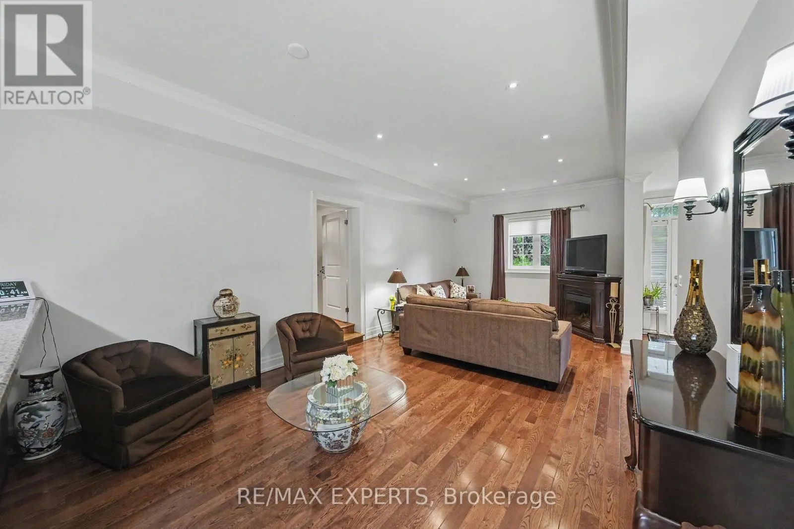 4 WOODLOT COURT