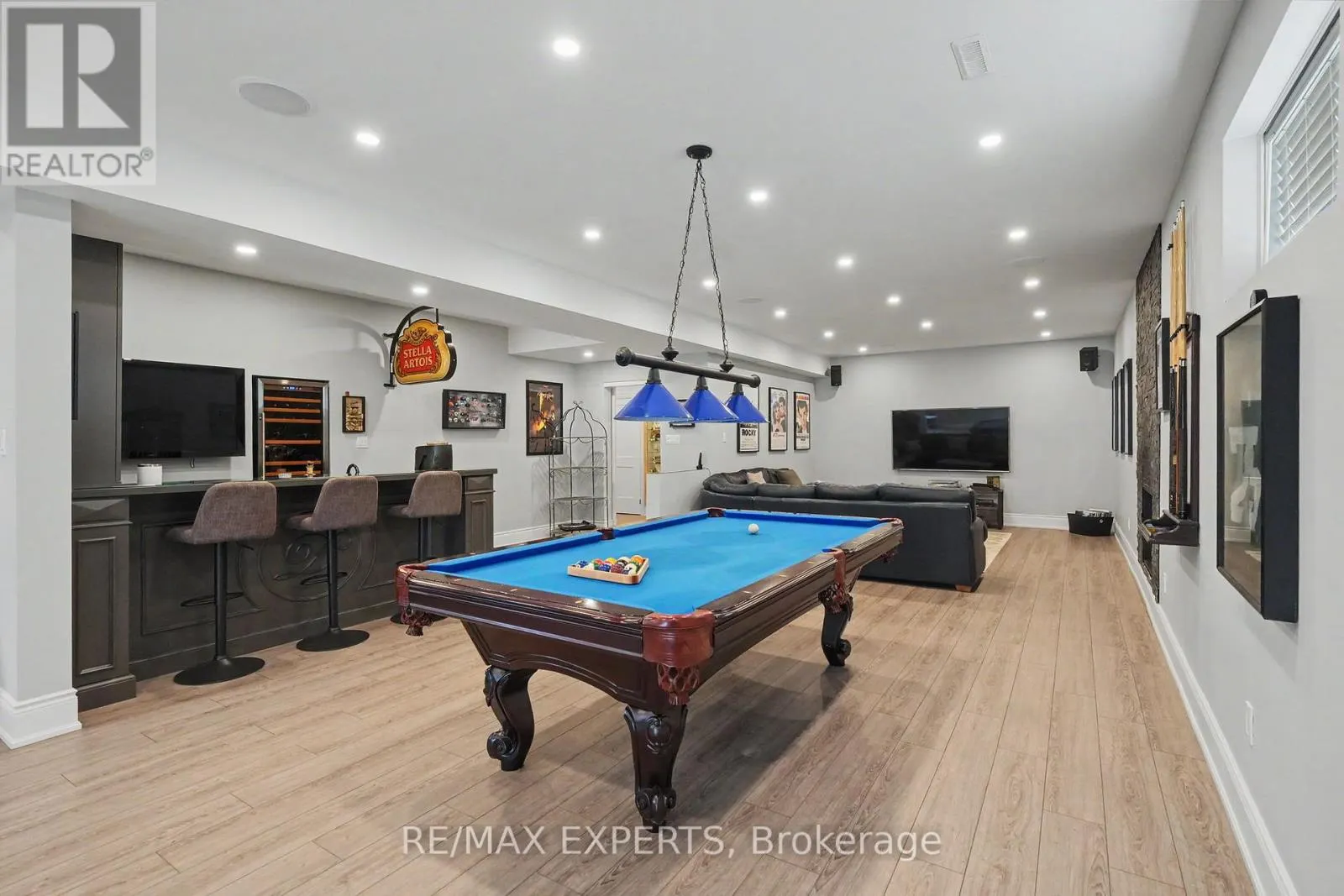 4 WOODLOT COURT