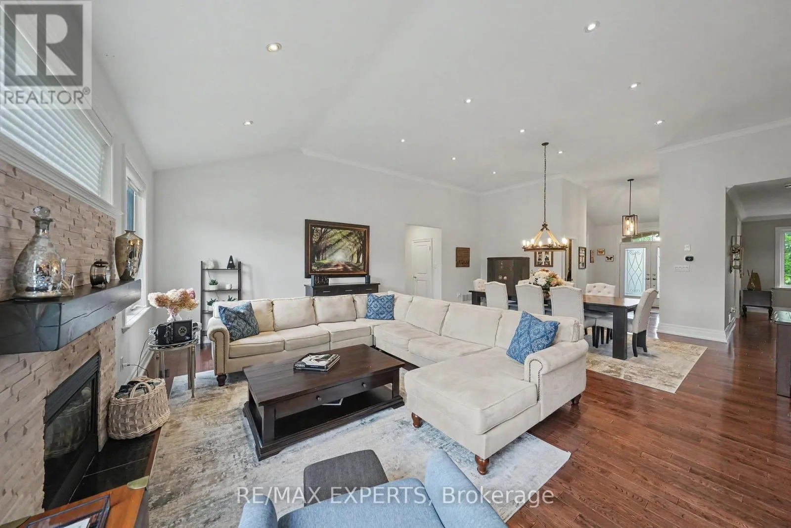 4 WOODLOT COURT