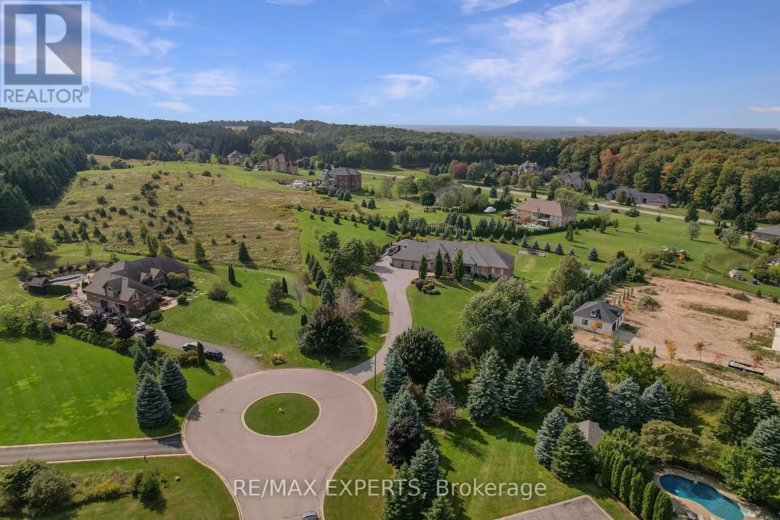 4 WOODLOT COURT