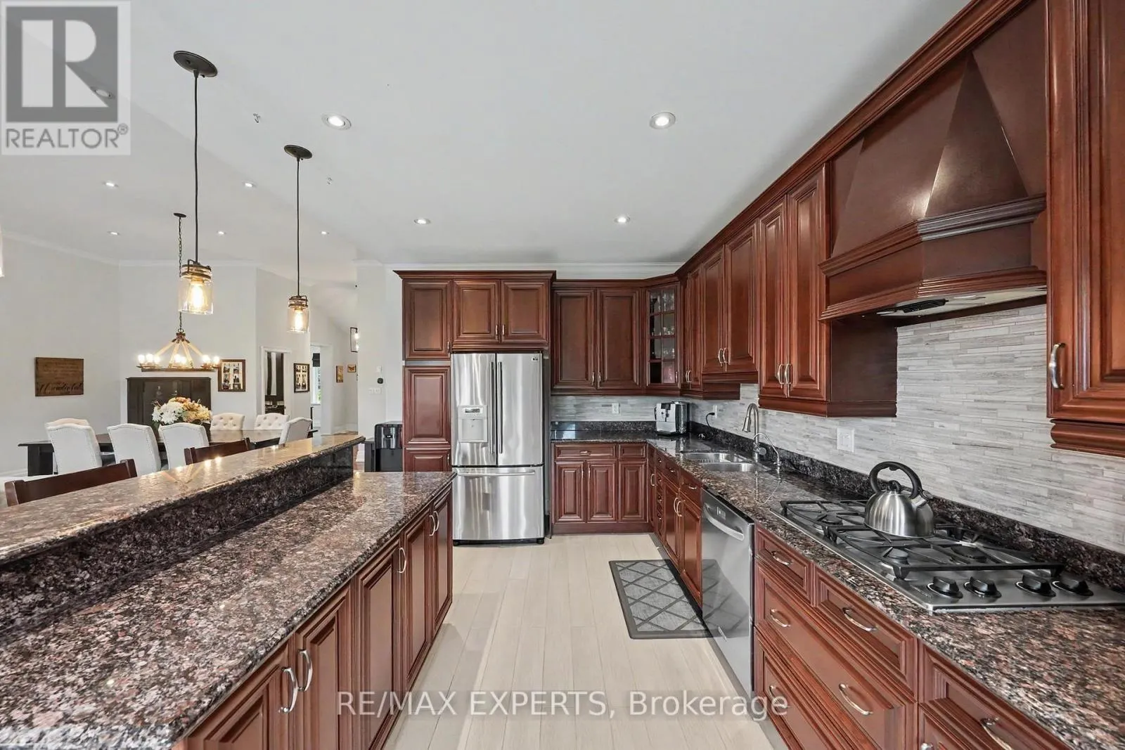 4 WOODLOT COURT