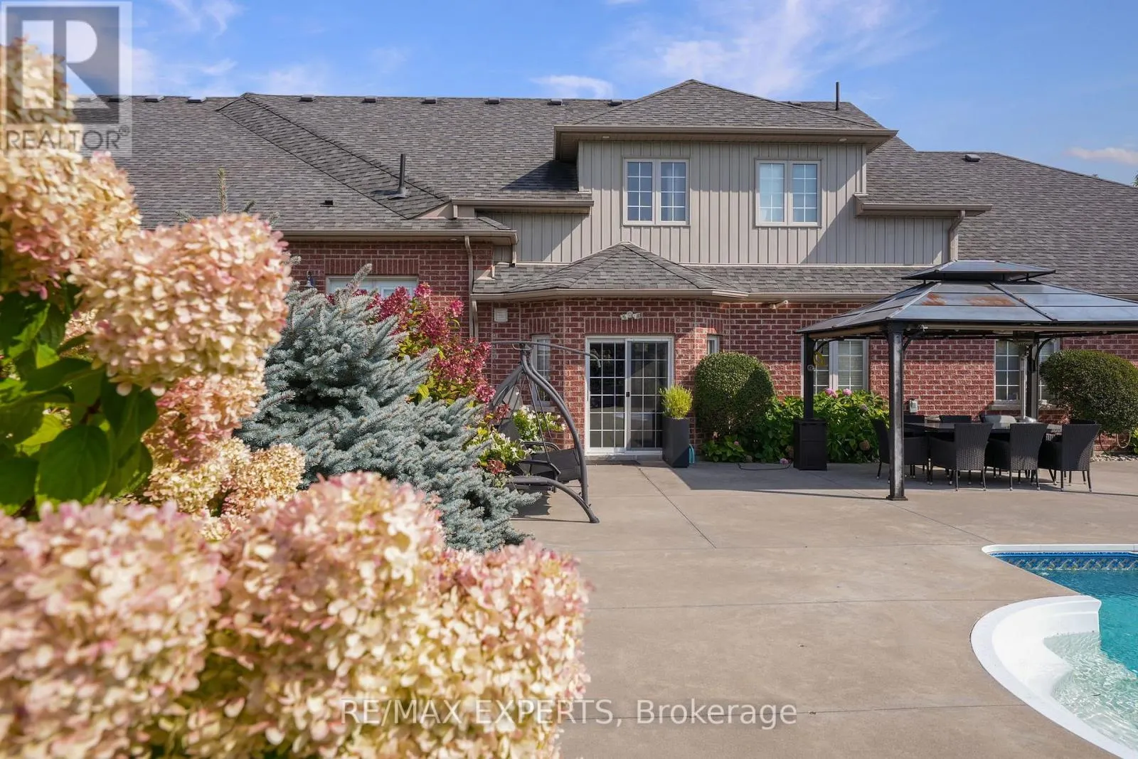 4 WOODLOT COURT