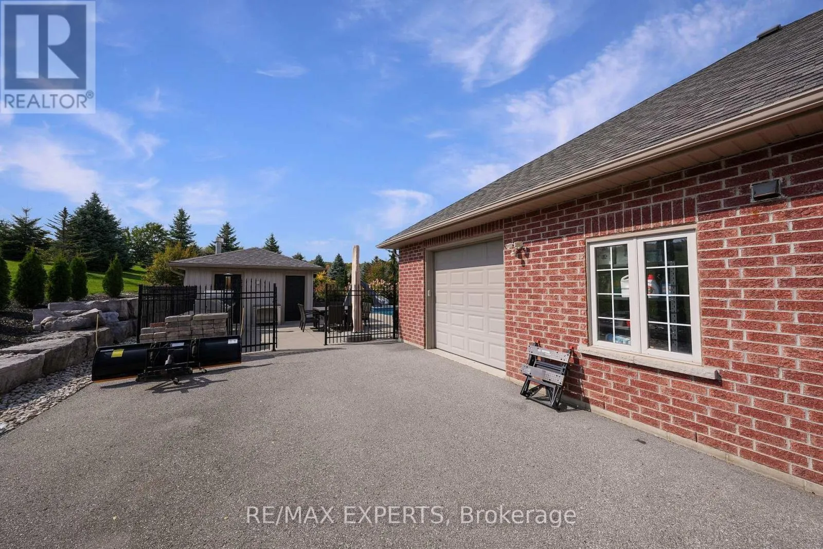 4 WOODLOT COURT