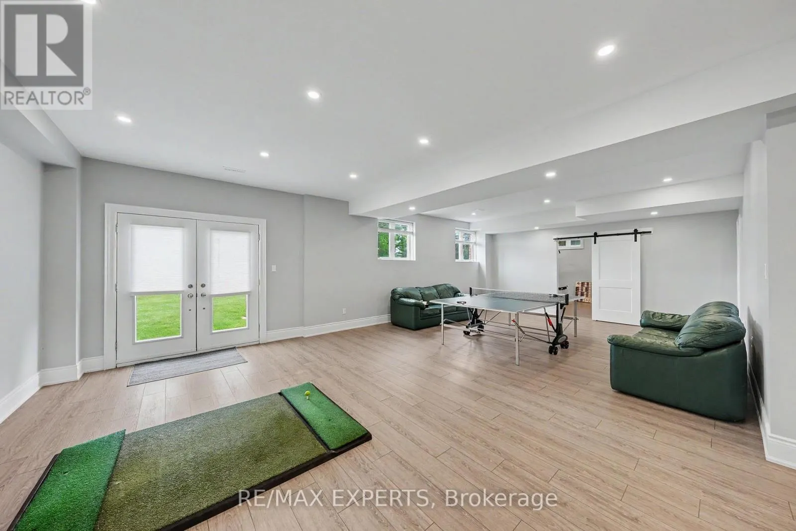4 WOODLOT COURT