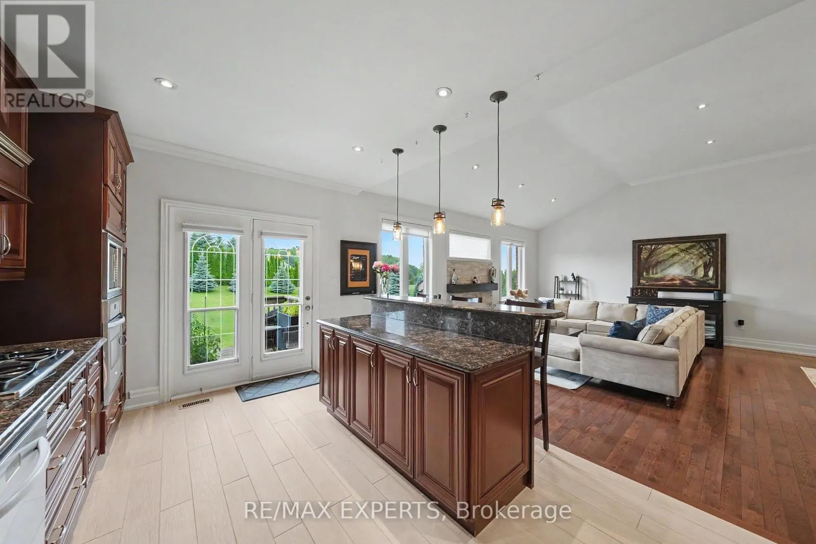 4 WOODLOT COURT