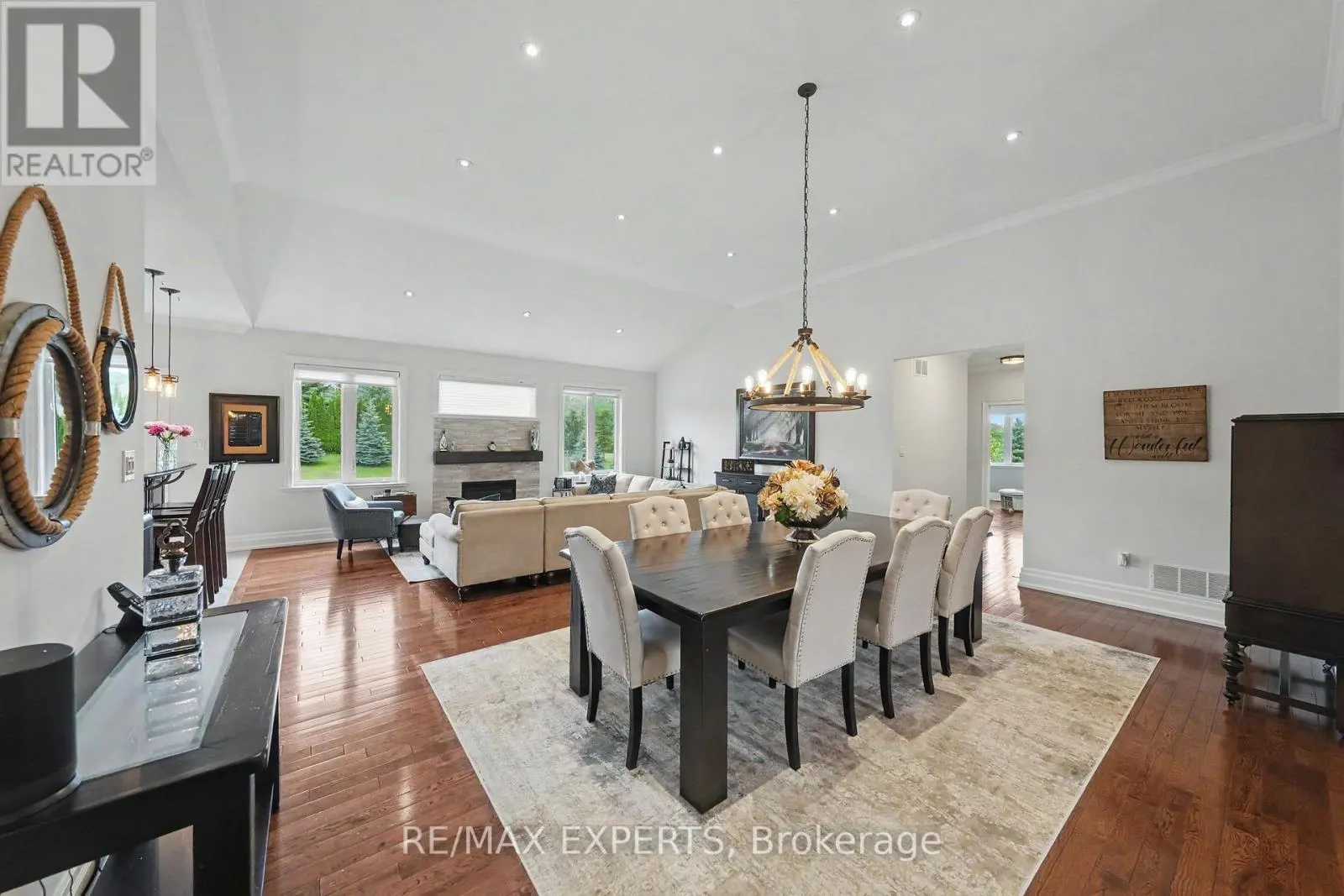 4 WOODLOT COURT
