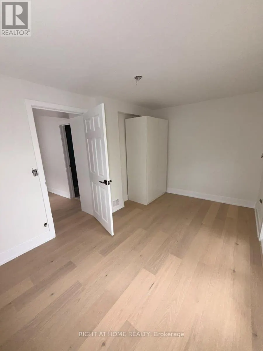 202 - 2245 DUNDAS STREET W
