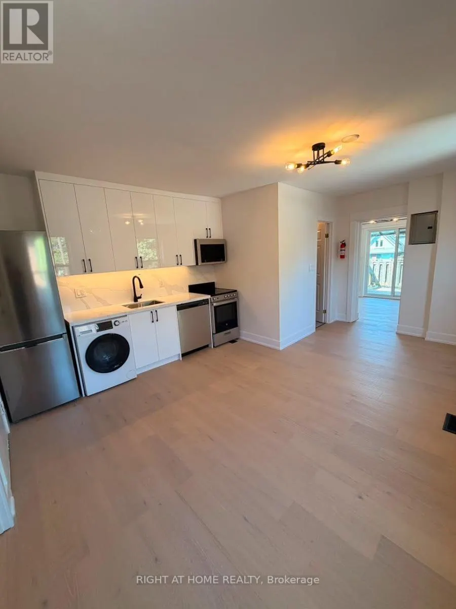 202 - 2245 DUNDAS STREET W