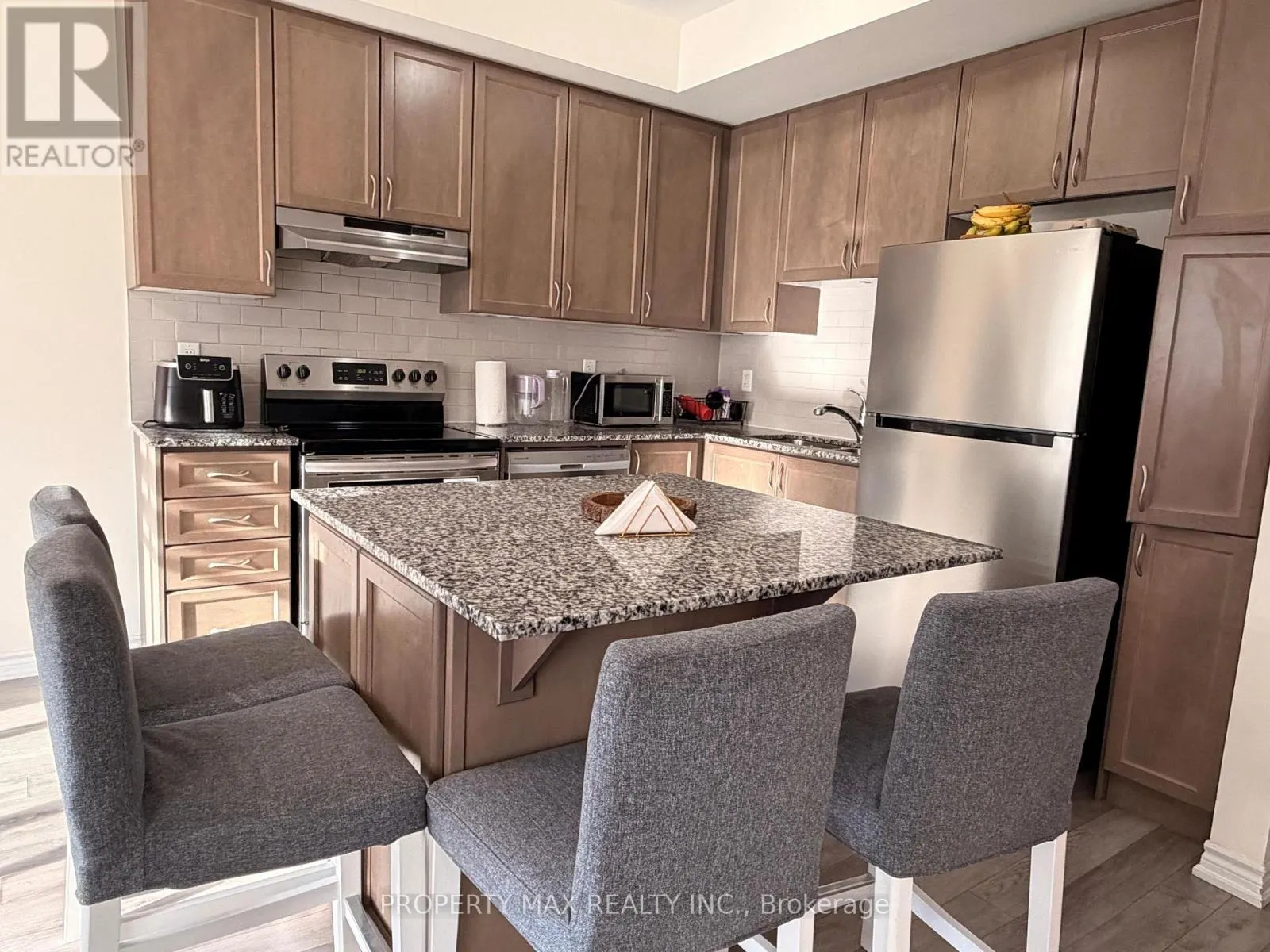 12 - 240 LAGERFELD DRIVE