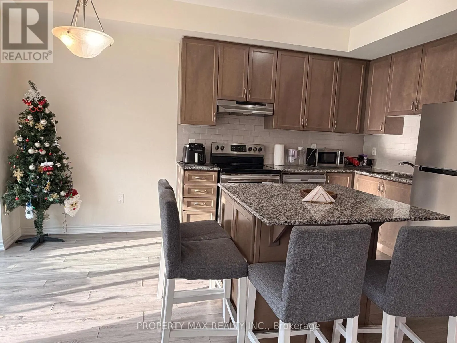 12 - 240 LAGERFELD DRIVE