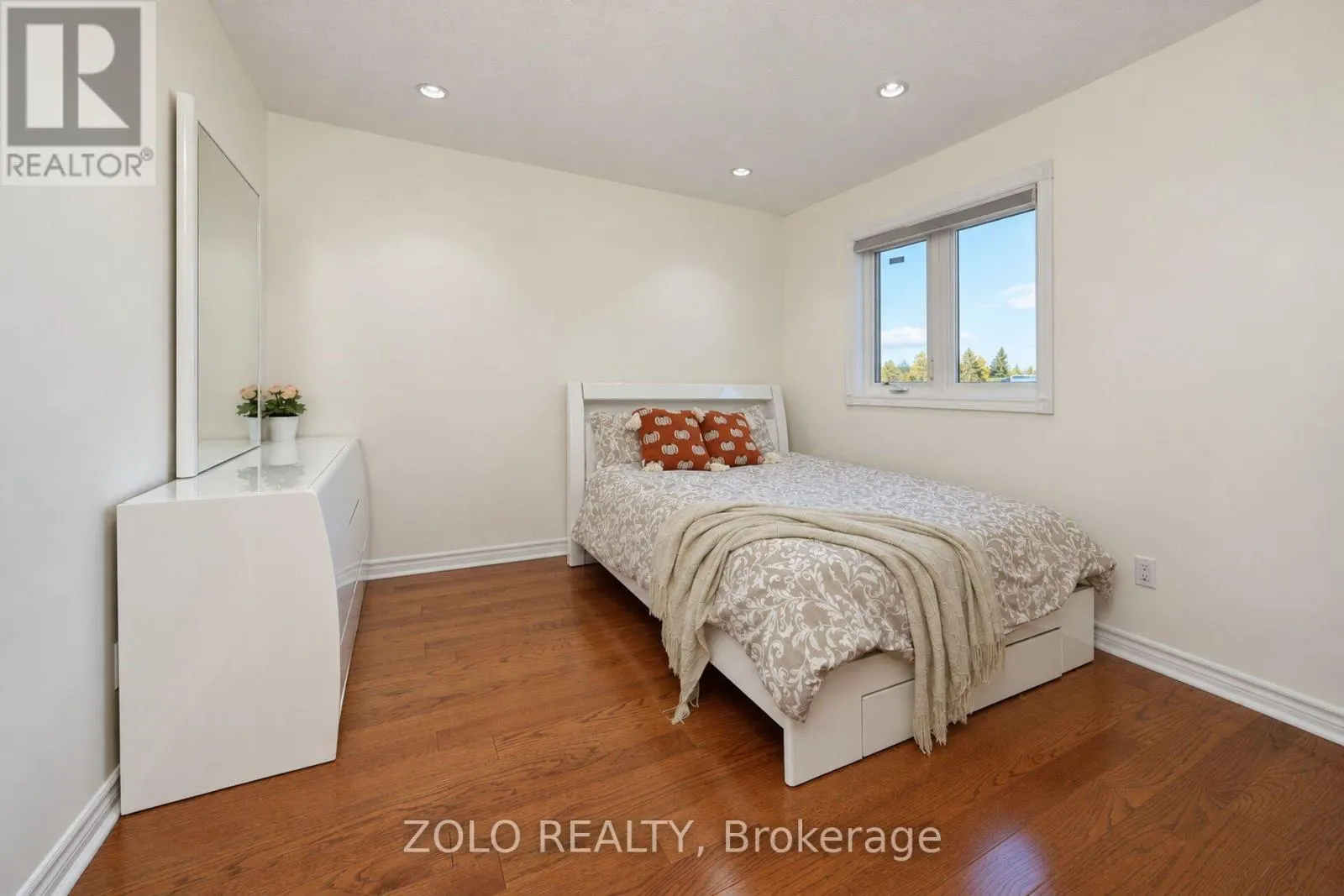 30 MORNINGDEW CRESCENT