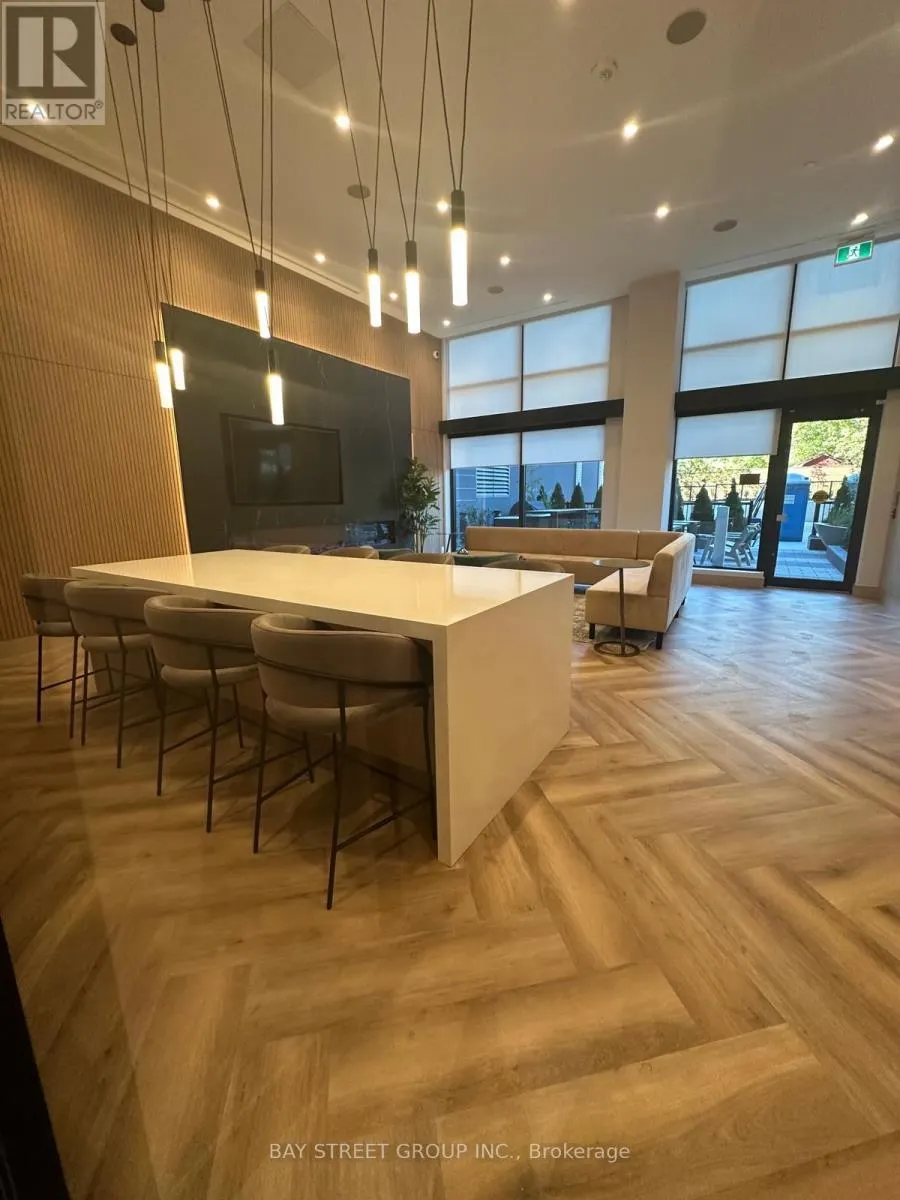 616 - 1381 LAKESHORE ROAD E
