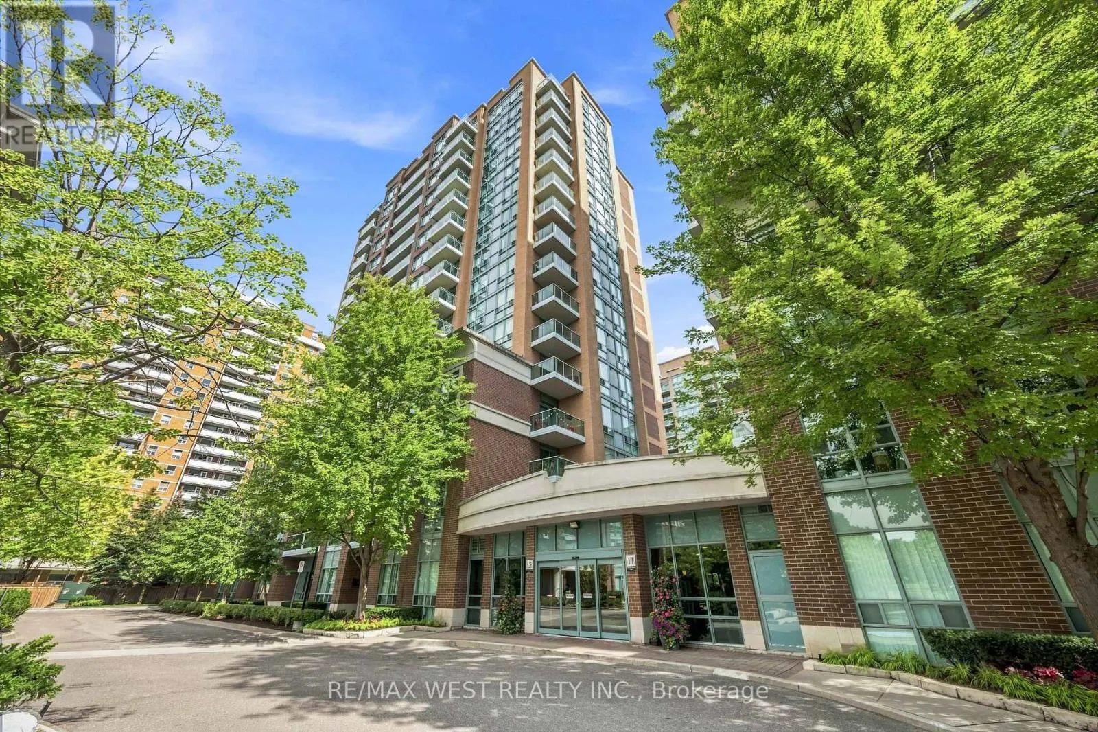 809 - 15 MICHAEL POWER PLACE