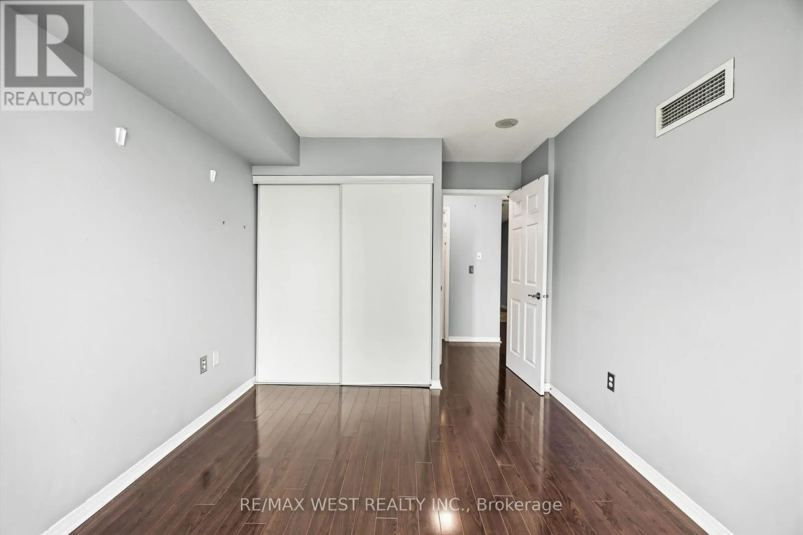 809 - 15 MICHAEL POWER PLACE