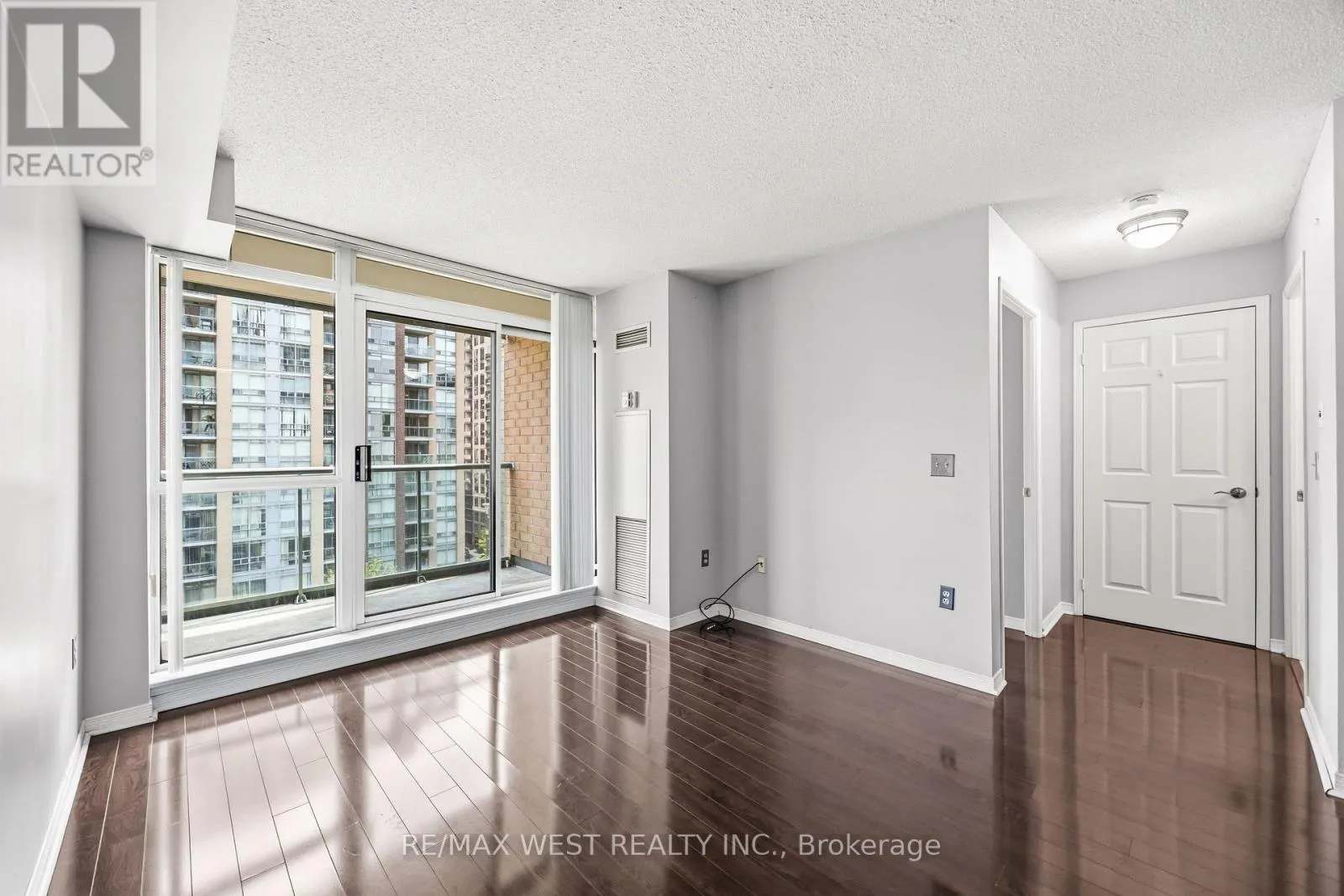 809 - 15 MICHAEL POWER PLACE