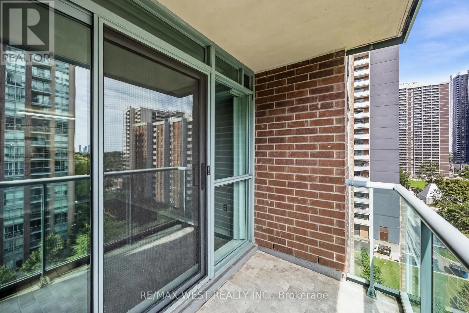 809 - 15 MICHAEL POWER PLACE