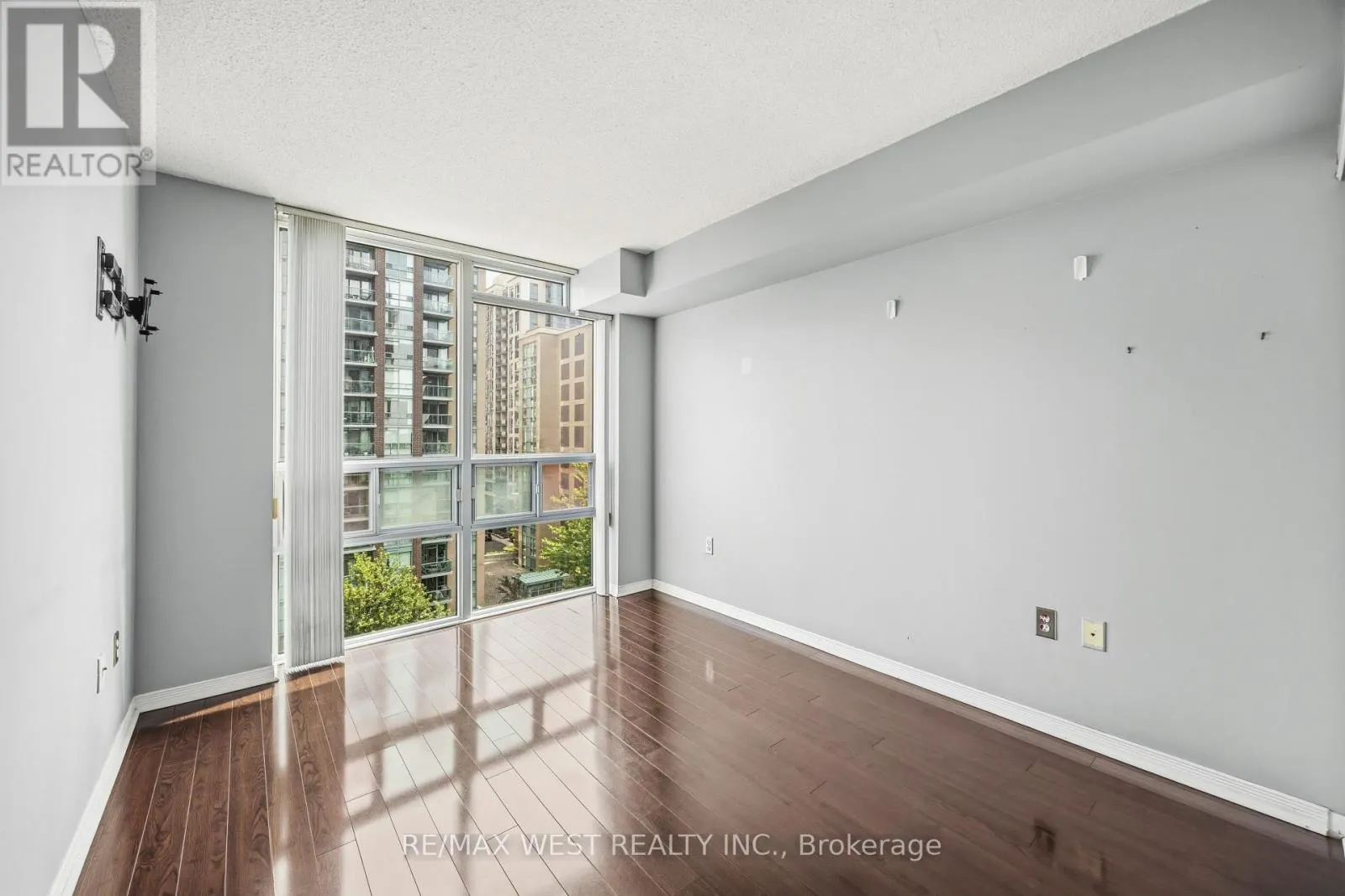 809 - 15 MICHAEL POWER PLACE