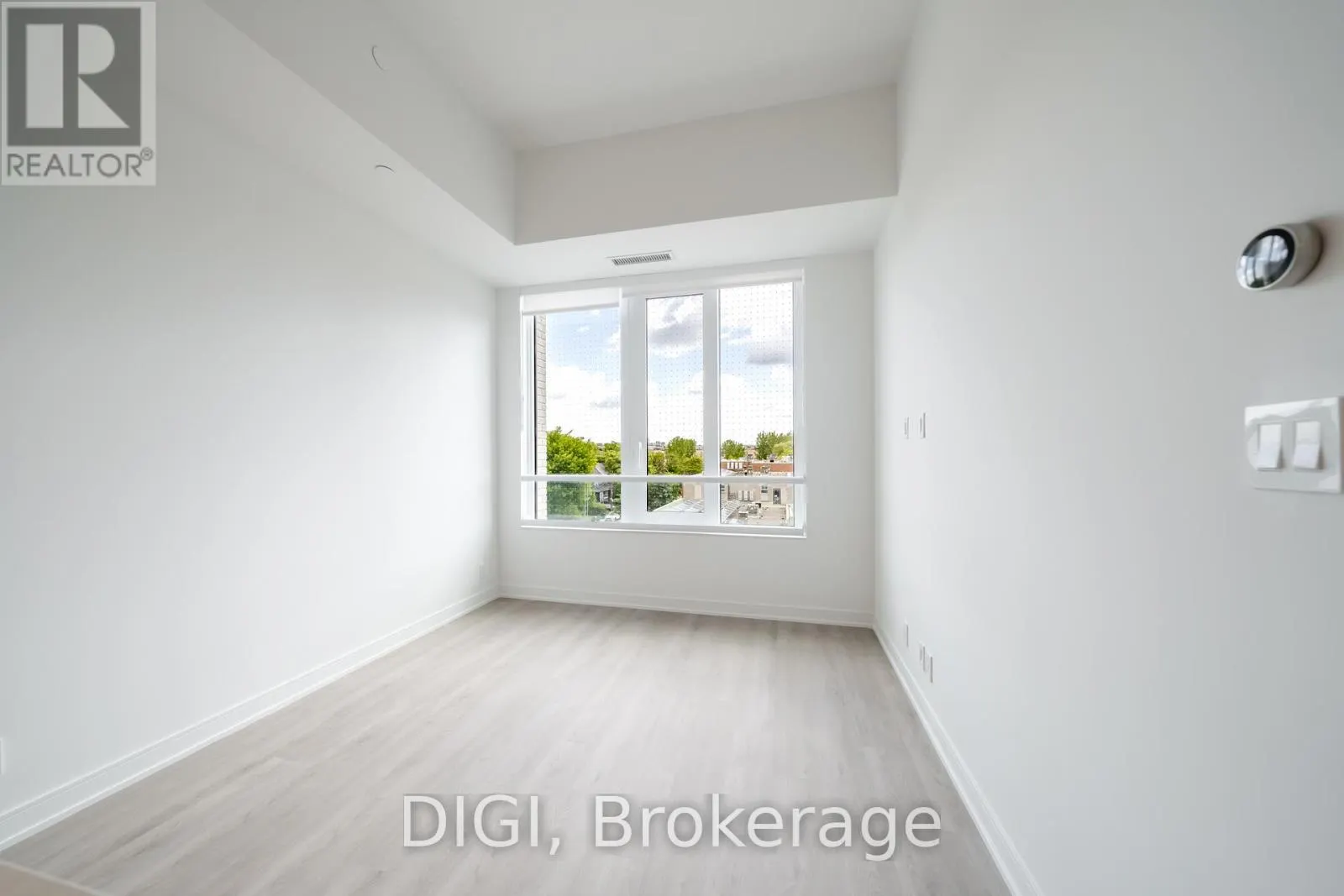 E338 - 485 PERTH AVENUE
