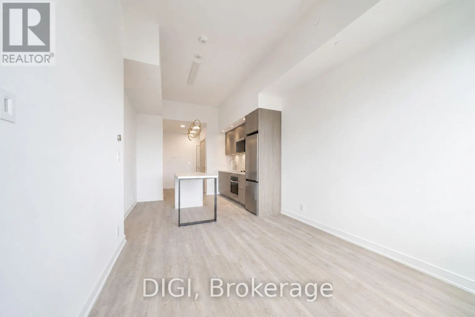 E338 - 485 PERTH AVENUE
