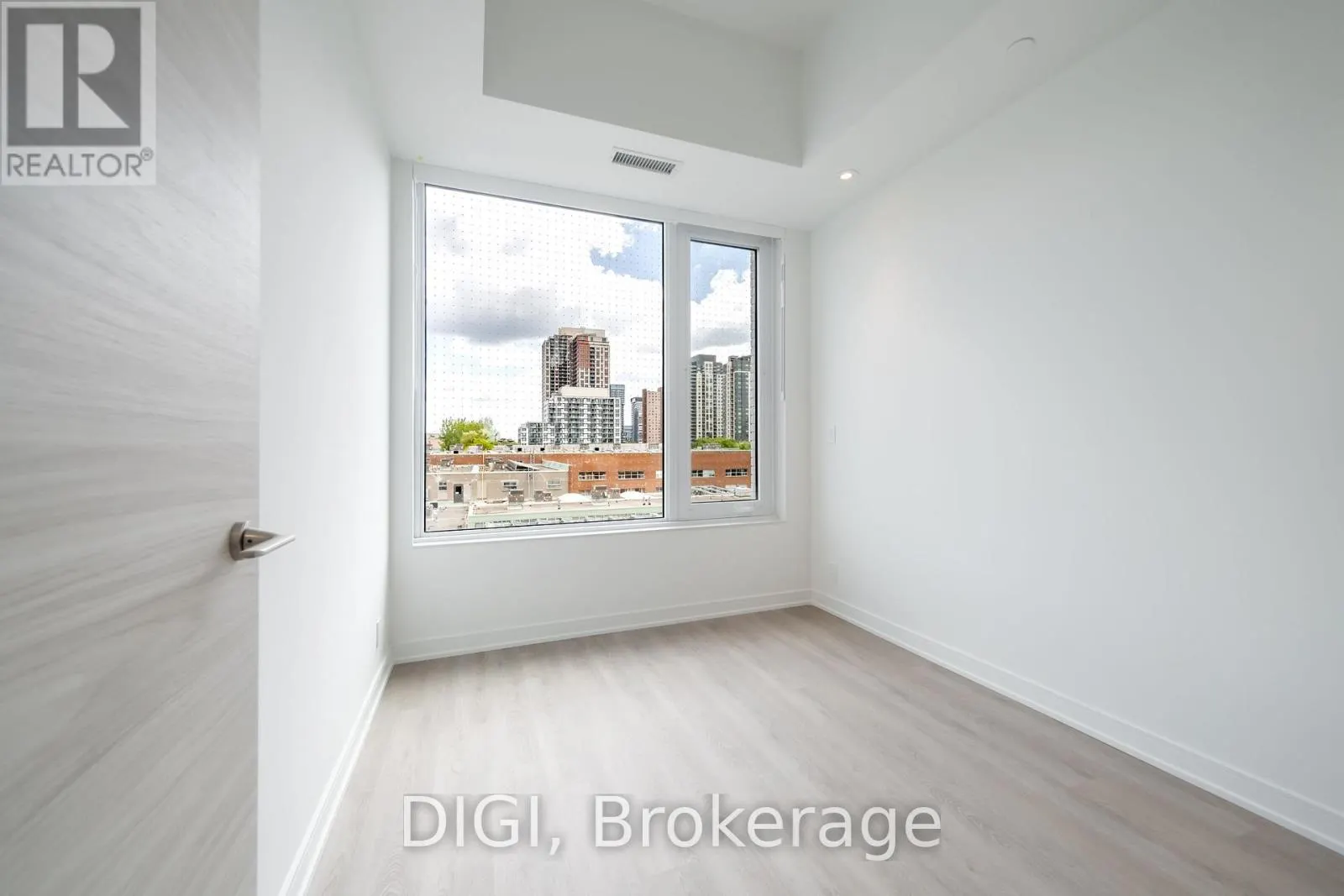 E338 - 485 PERTH AVENUE