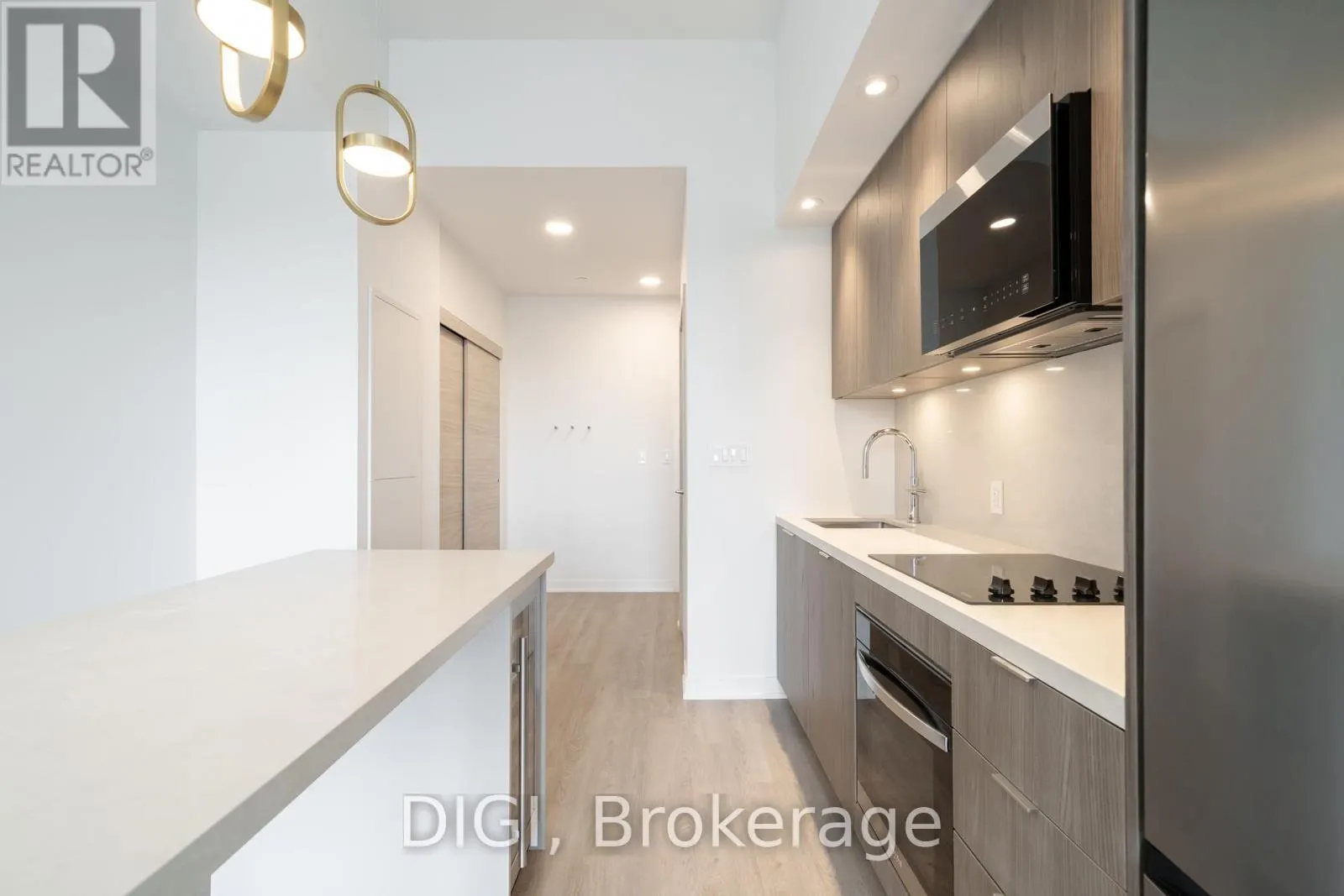 E338 - 485 PERTH AVENUE
