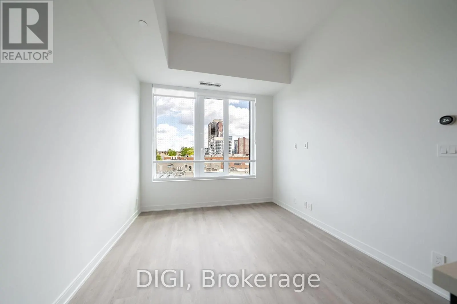 E338 - 485 PERTH AVENUE