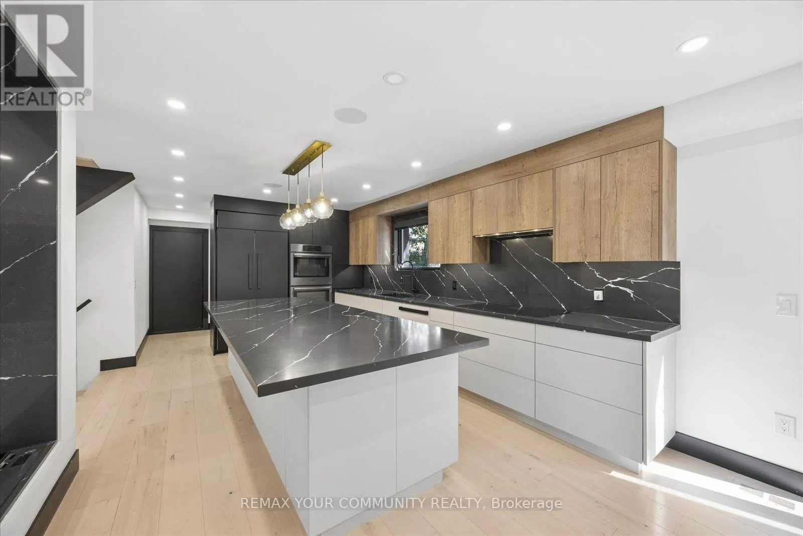 1584 SUNNYCOVE DRIVE