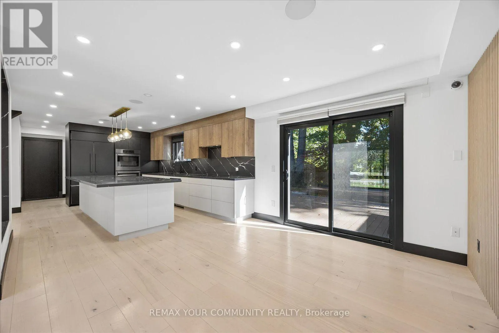 1584 SUNNYCOVE DRIVE